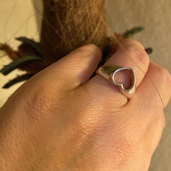 Sterling silver heart ring - Picture 5 of 6